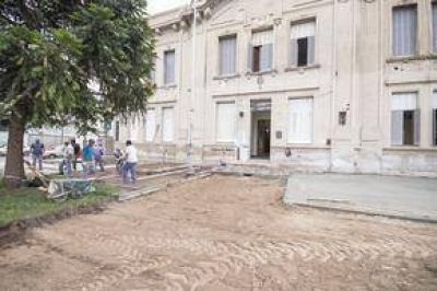 La gesti�n Inza aportar� un nuevo subsidio para finalizar la Escuela 17