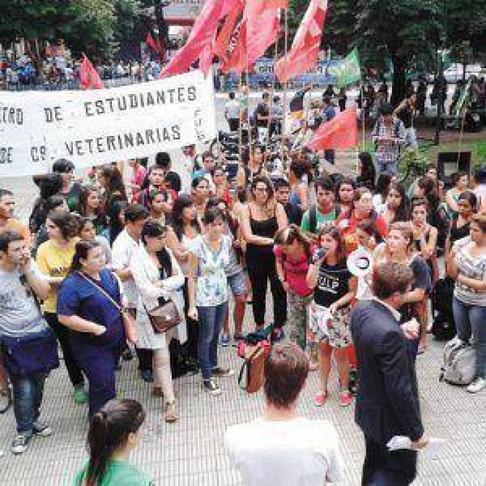 Nueva pol�mica por la carrera de Enfermer�a
