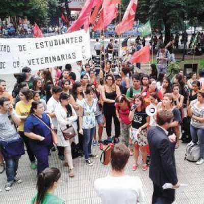 Nueva pol�mica por la carrera de Enfermer�a