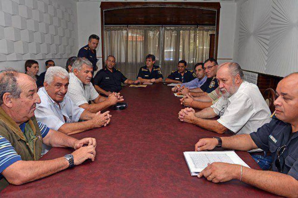 Taxistas: jefes policiales se comprometieron a reforzar los controles para evitar robos