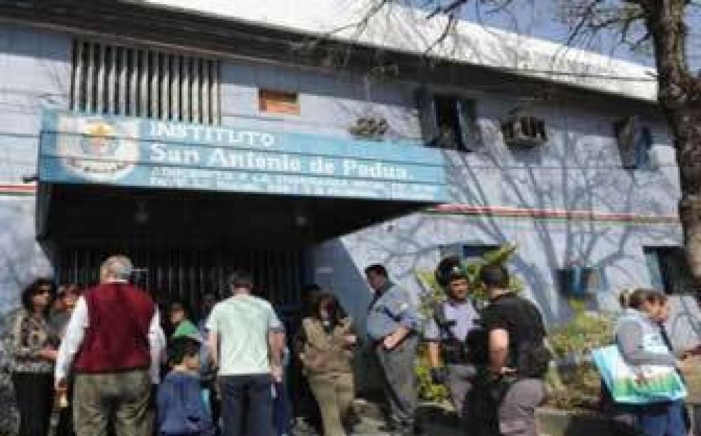 El Colegio San Antonio de Padua fue dado de baja pero sigue matriculando alumnos
