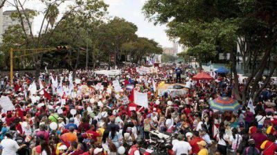 Venezuela: oficialistas y opositores se manifestaron a favor de la paz