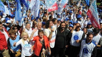 El mayor gremio docente bonaerense no iniciar� las clases si las paritarias se cierran por decreto