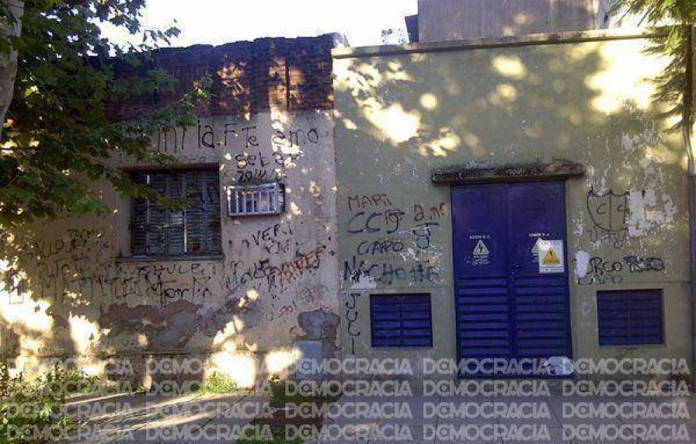 Preocupa a vecinos las continuas pintadas en frentes de casas