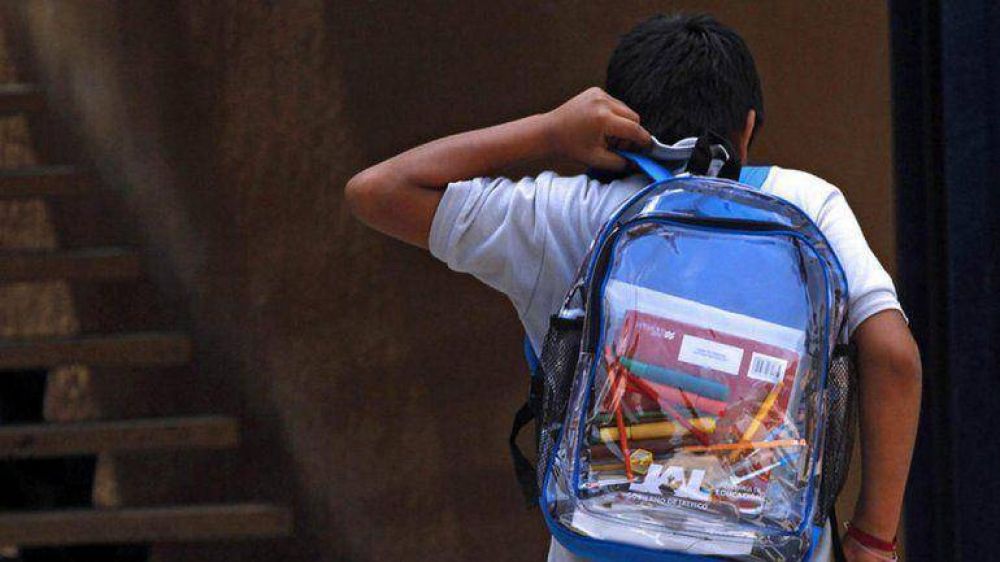 Misiones: los alumnos debern usar mochilas transparentes para controlar que no lleven armas