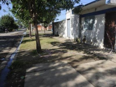 Un joven muri� y su hermano termin� herido tras ser baleados desde una moto en barrio Ludue�a