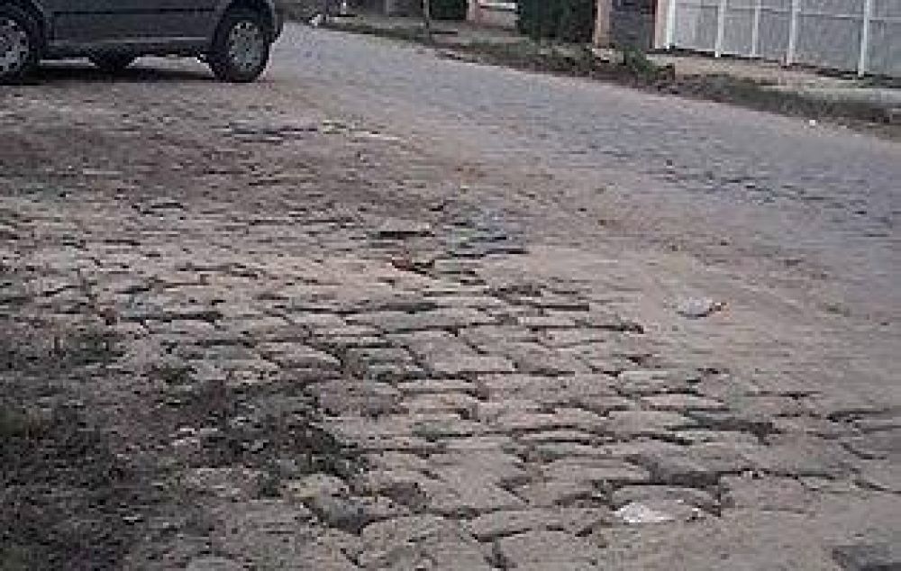 Reclaman que tras obras, les dejaron la calle �peor que antes�