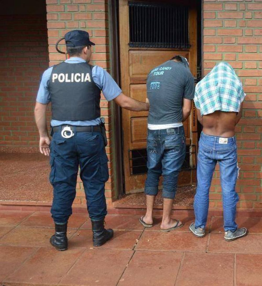 Detuvieron a dos personas por un robo en Arist�bulo del Valle