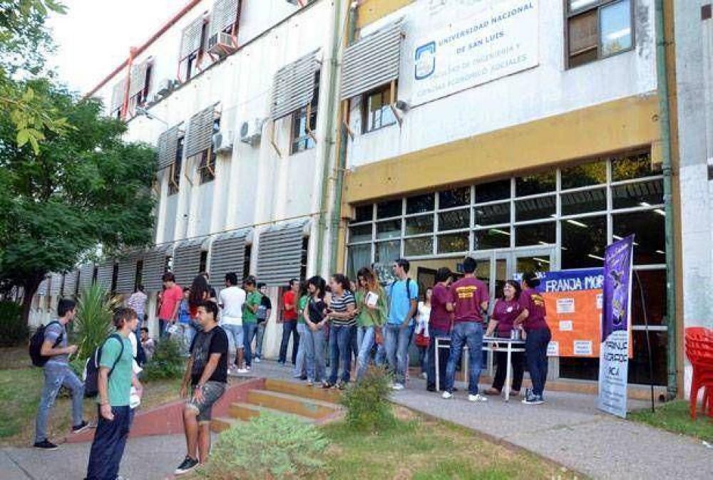 Alumnos de Trabajo Social tendr�n pasant�as rentadas