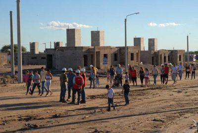 Unas 650 familias recorrieron sus futuras casas al sur de la ciudad