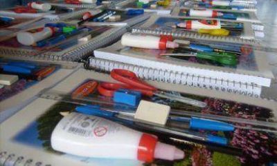 Desde este lunes se pueden adquirir los kits escolares a 100 pesos
