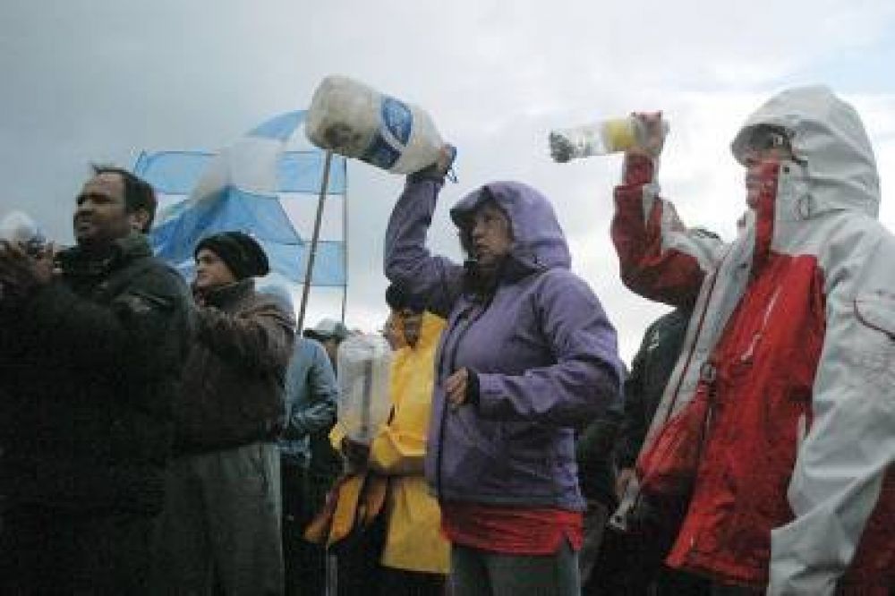 Vecinos autoconvocados en Ram�n Santos al pedido de �queremos agua!