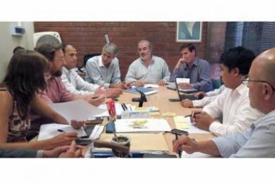 Gremios docentes deciden si aceptan la oferta del 20% de aumento para el primer semestre