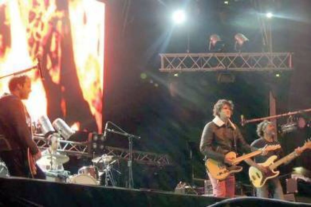 Comodoro celebr� sus 113 a�os con una multitudinaria fiesta popular en Km. 3