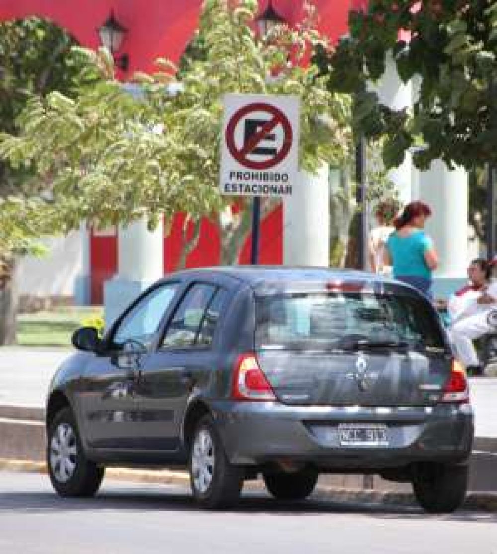 Villa Krause: caos por estacionar en zonas prohibidas