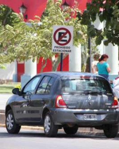 Villa Krause: caos por estacionar en zonas prohibidas