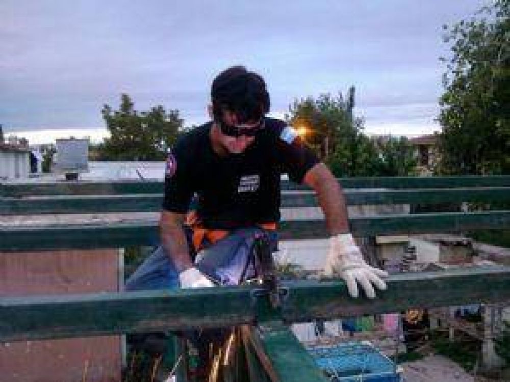 A pulm�n, Bomberos Voluntarios de Caucete van d�ndole forma a su cuartel