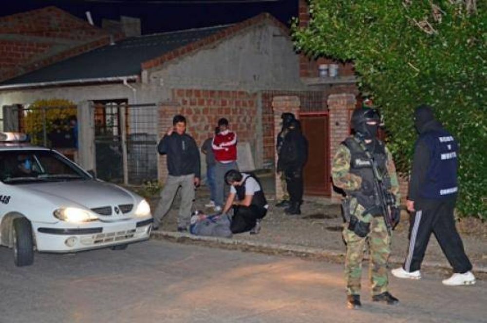 Detienen a sujeto en la v�a p�blica por realizar disparos contra otro
