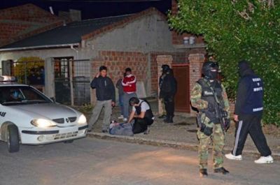 Detienen a sujeto en la v�a p�blica por realizar disparos contra otro