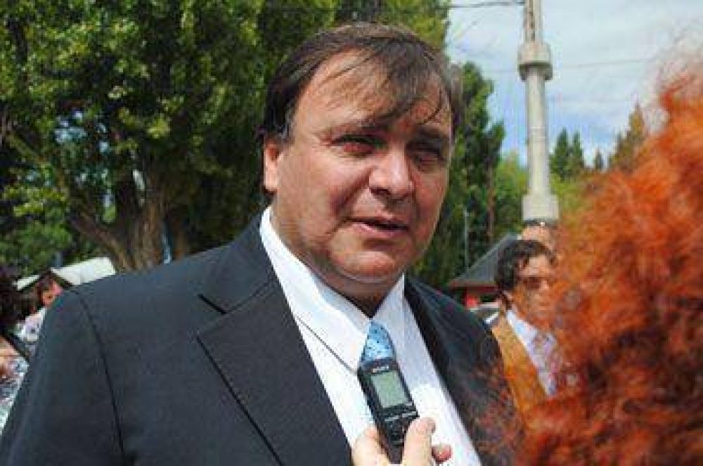 Javier Belloni quiere debatir con Eduardo Costa y el gobernador Peralta