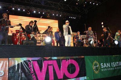Multitudinario recital de Los Aut�nticos Decadentes en San Isidro