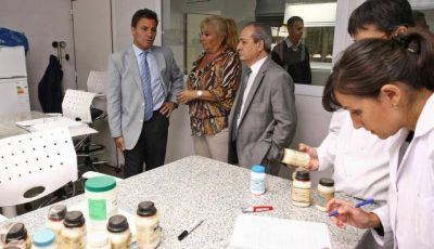 Salud inaugur� el Laboratorio de Salud P�blica