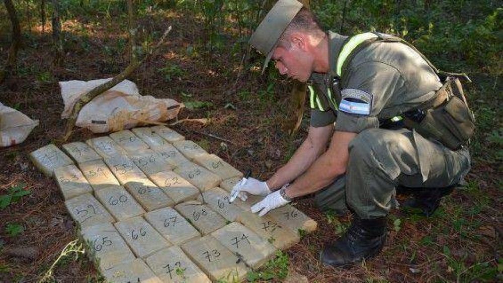 Detienen a automovilista que llevaba 14 kilos de marihuana