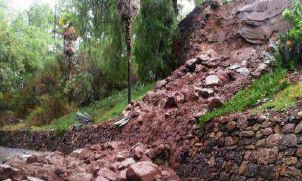 Las lluvias provocaron derrumbes en el Cerro de la Gloria y fue clausurado