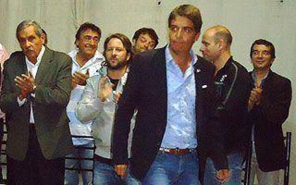 Balearon la casa del presidente del club y renunci� toda la CD