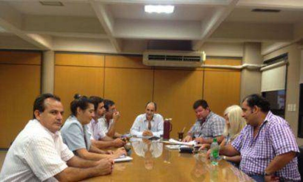Municipales acordaron un aumento de 600 pesos al b�sico
