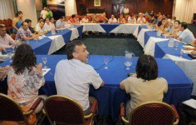 Pese a la presi�n de los paros ratificados, el gobernador dar� hoy su respuesta a los docentes
