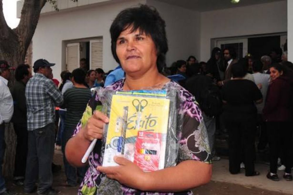 Entregaron 12 mil kits escolares a hijos de trabajadores del Plan de Inclusi�n Social