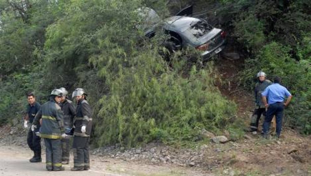 Un polic�a muri� tras un tremendo choque en Las Pirquitas