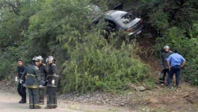 Un polic�a muri� tras un tremendo choque en Las Pirquitas