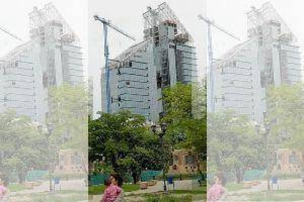 Las torres del complejo edilicio de Educaci�n y Econom�a lucir�n todo su esplendor en julio