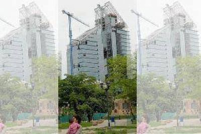 Las torres del complejo edilicio de Educaci�n y Econom�a lucir�n todo su esplendor en julio