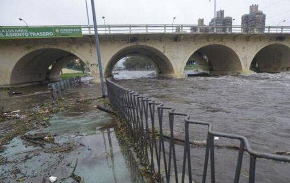 Por la lluvia est� cortada la avenida Costanera y la ruta 36