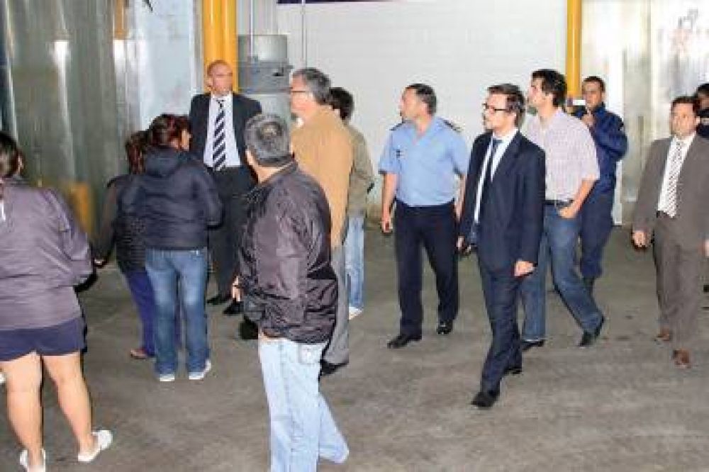El Gobierno ocup� en forma preventiva la planta y los buques de Alpesca