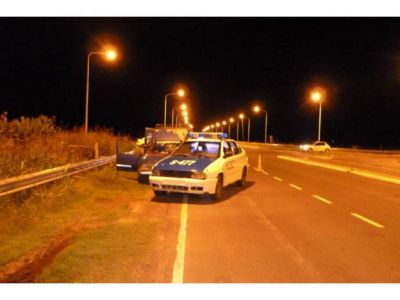 Alcoholizado choc� contra un patrullero, en Rocamora