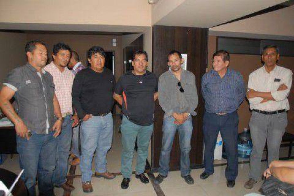 En una reuni�n mantenida ayer con el titular del organismo, la UOCRA solicit� al IVUJ reactivaci�n de viviendas