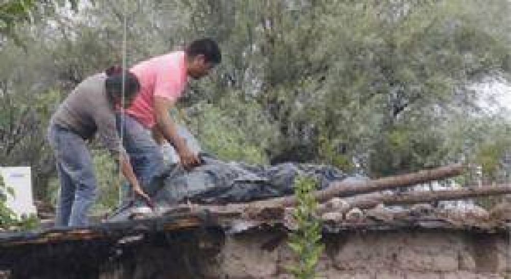 Pocito: Hasta el momento 50 personas fueron evacuadas en una capilla