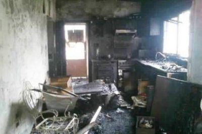 No pudieron robarles, les quemaron la casa y perdieron todo: necesitan ayuda 