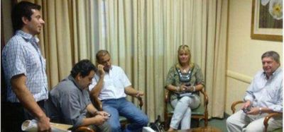 R�os sigue aturdido por el "populismo barato" y elije ser "medi�tico", antes que intendente	
