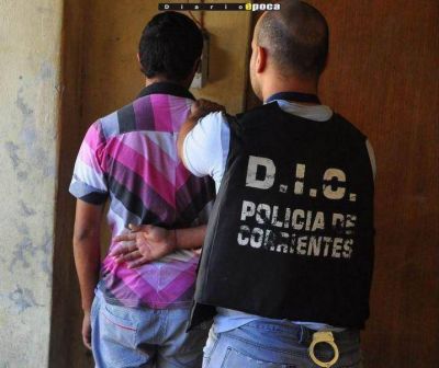 Dos motocicletas robadas a punta de cuchillo y pistola