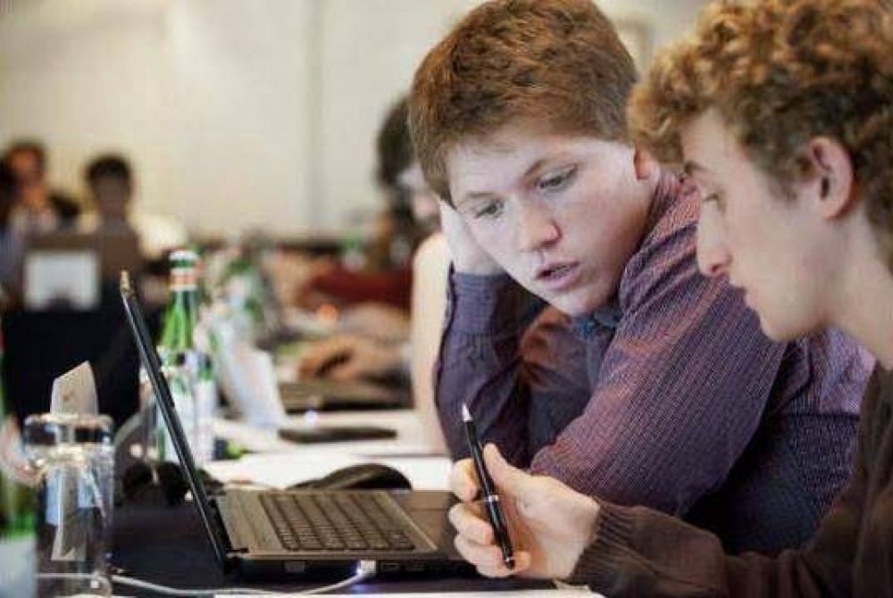 Estudiantes bahienses, campeones del mundo de Acer�a en Bruselas
