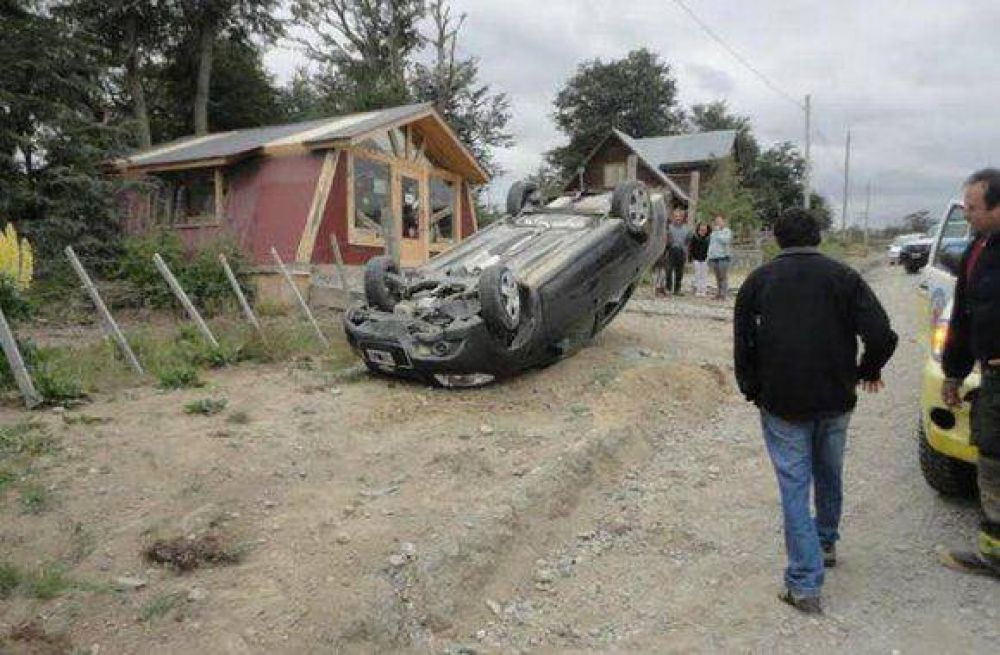 Perdi� el control y termin� volcando en Tolhuin