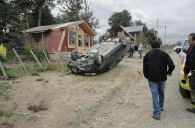 Perdi� el control y termin� volcando en Tolhuin