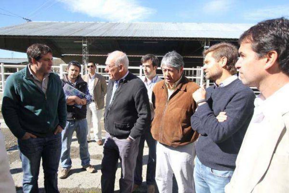 Funcionarios municipales y gubernamentales recorrieron las instalaciones del Matadero Municipal