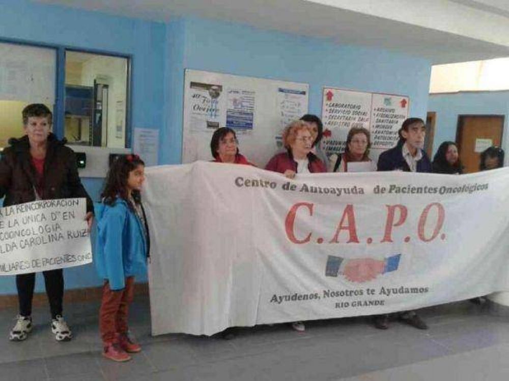 Pacientes oncol�gicos reclaman en el Hospital por baja de especialista