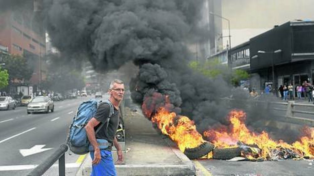 Un gobernador chavista pide liberar a un l�der opositor y critica a Maduro